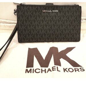 MICHAEL KORS Jet Set Travel Multi-Compartment Black Wristlet